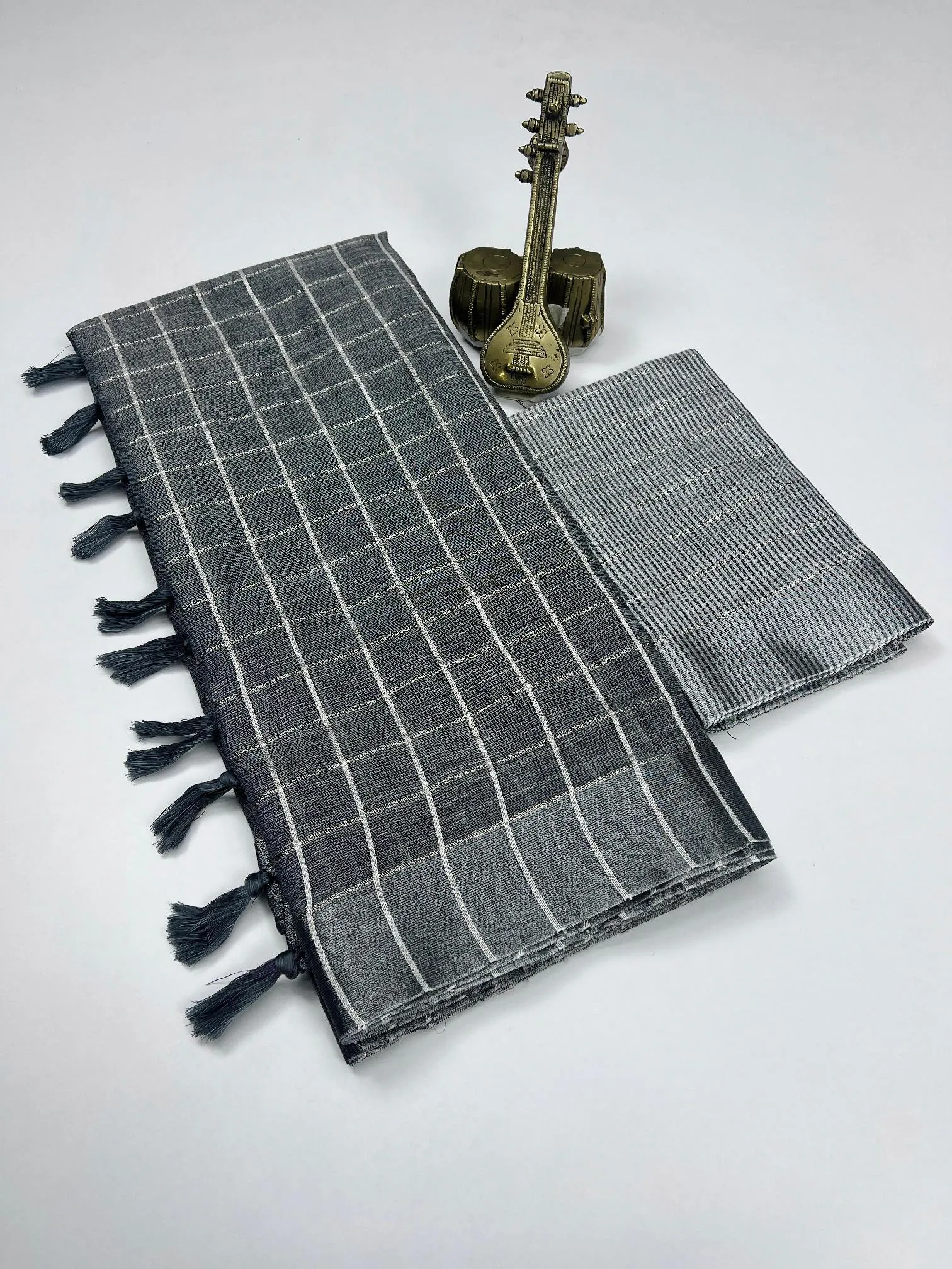 Scwt Linen a Linen Woven Tassel Daily Wear Saree Collection Sarees