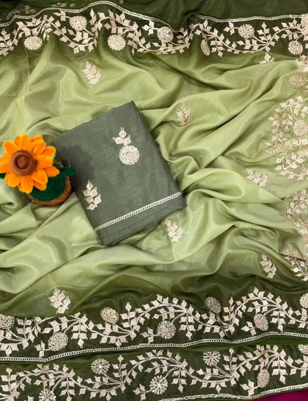 Kusum 843 Padding Chinon Silk Saree With Thread Sequence